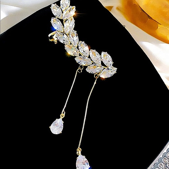 Rhinestone Decor Ear Cuff Climber - Picture 4 of 11